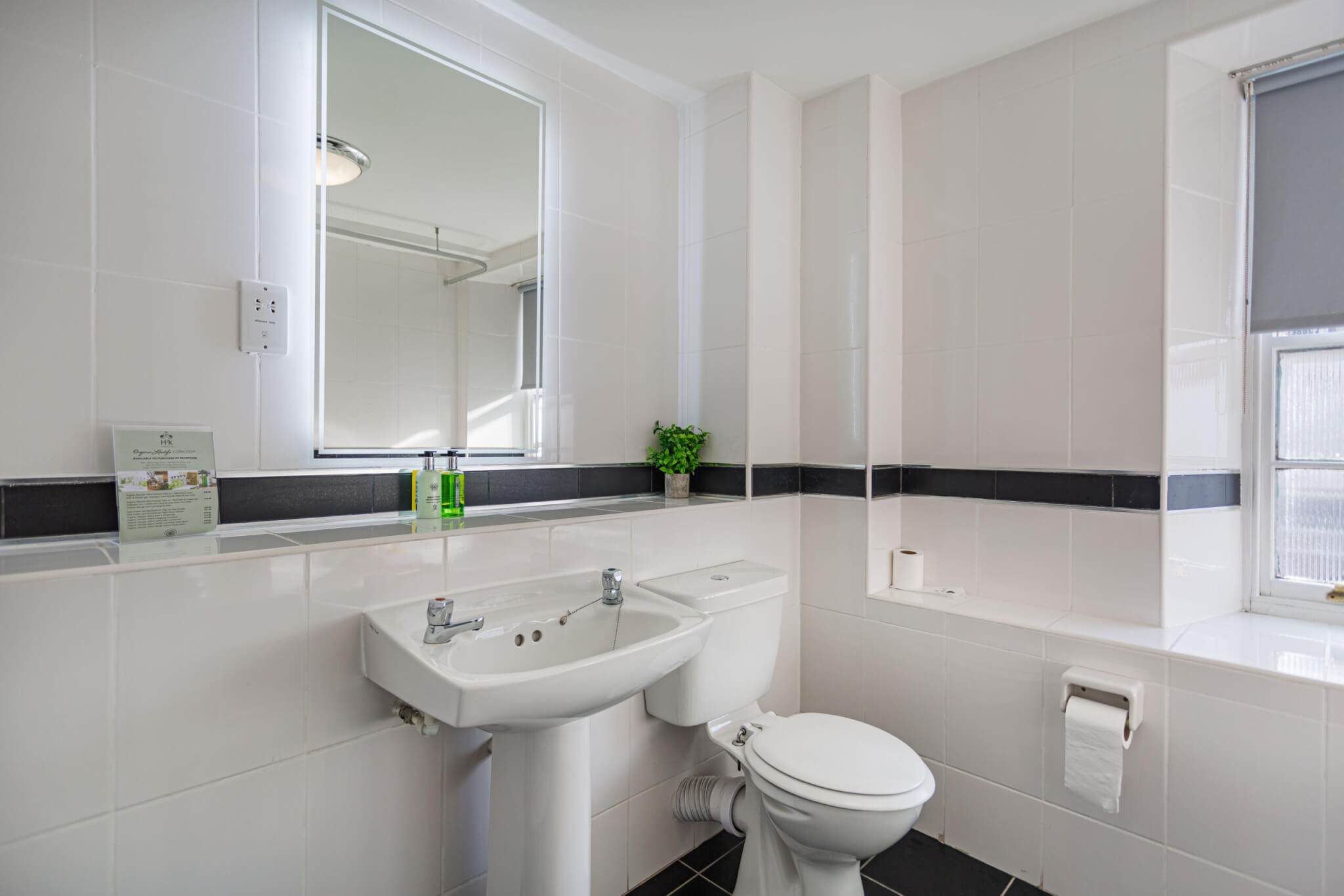 Crown Hotel Classic Twin Room Bathroom scaled