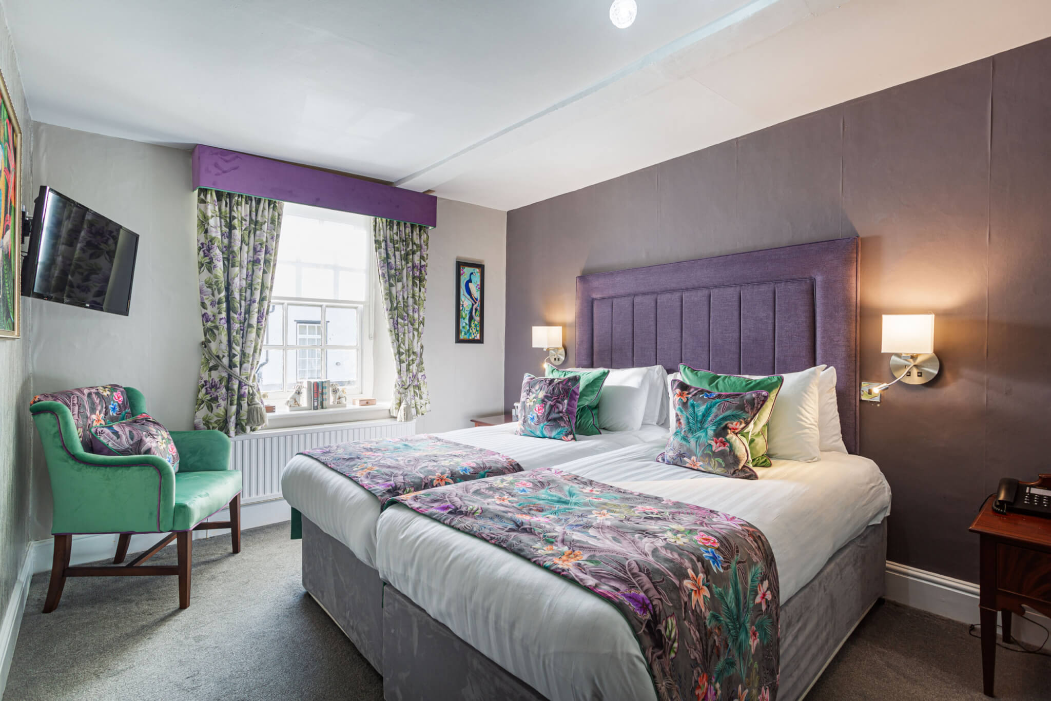 Crown Hotel Classic Twin Room scaled